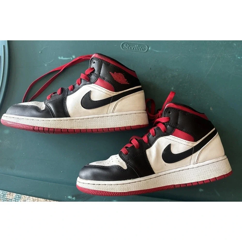 Nike‎ Air Jordan 1 Retro Mid Youth 6Y Red Black Sneakers DQ8423-106